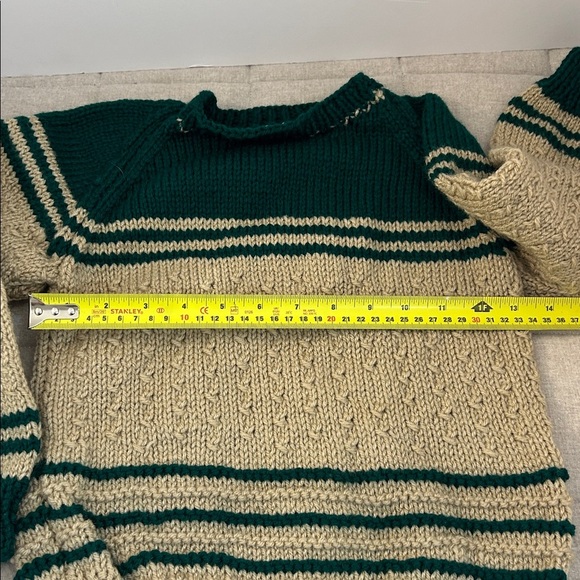 Sweater. Hand made. Vintage. Green and Beige Knit Sweater - Picture 4 of 4